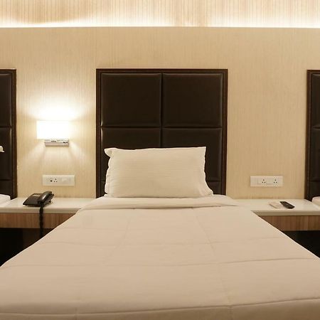 Palette Four Seasons Recreation Resort Jalgaon Buitenkant foto