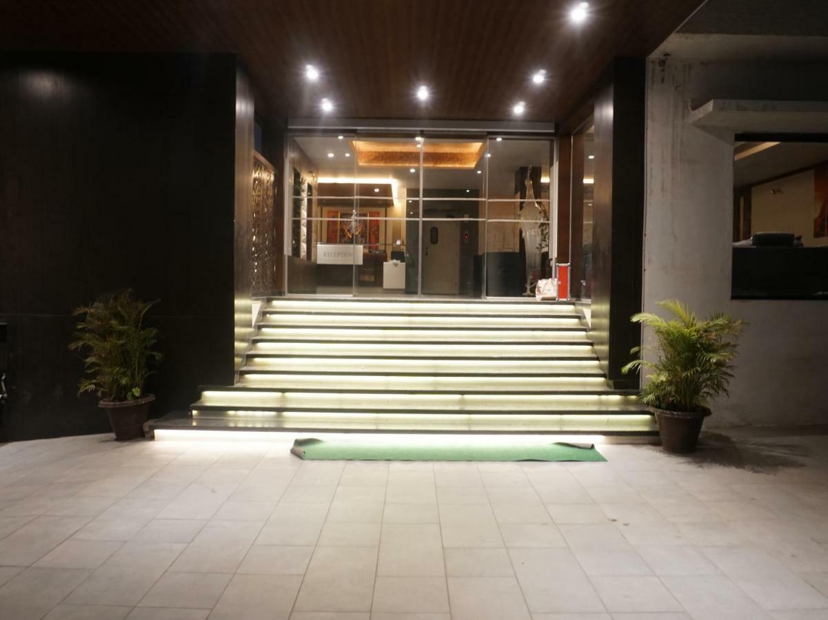 Palette Four Seasons Recreation Resort Jalgaon Buitenkant foto