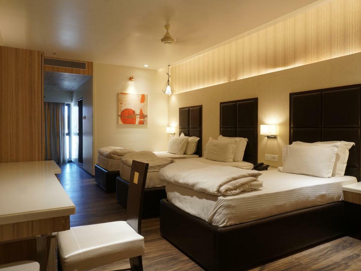 Palette Four Seasons Recreation Resort Jalgaon Buitenkant foto
