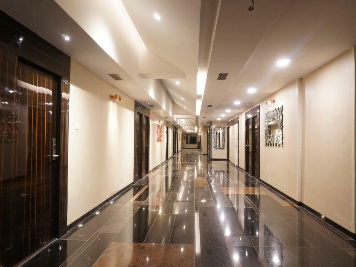 Palette Four Seasons Recreation Resort Jalgaon Buitenkant foto