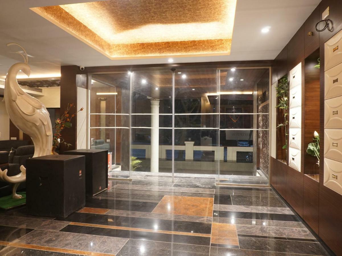 Palette Four Seasons Recreation Resort Jalgaon Buitenkant foto