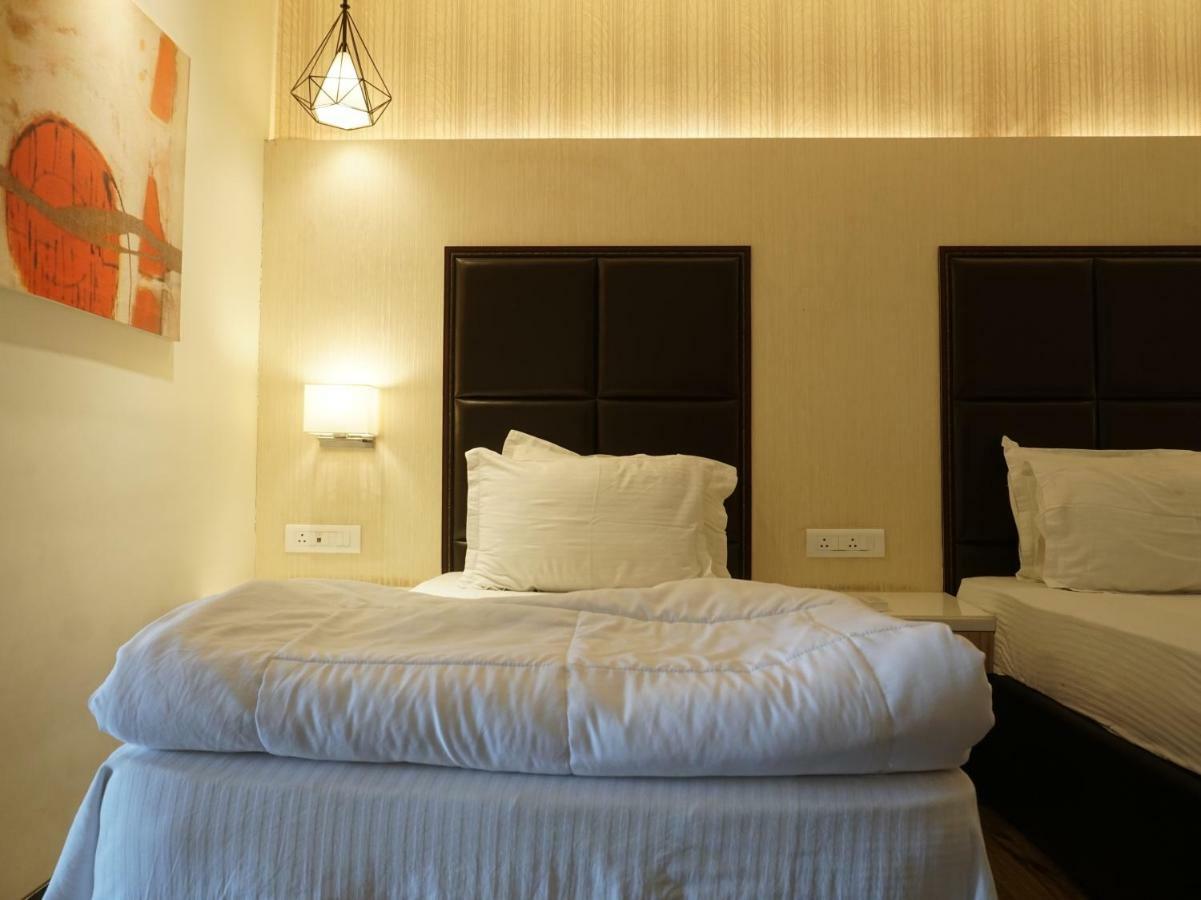 Palette Four Seasons Recreation Resort Jalgaon Buitenkant foto