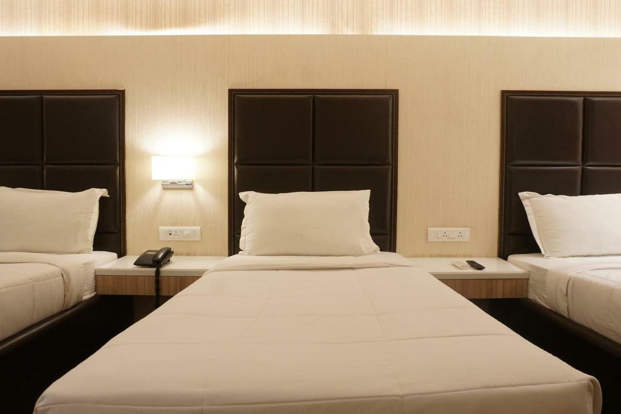 Palette Four Seasons Recreation Resort Jalgaon Buitenkant foto