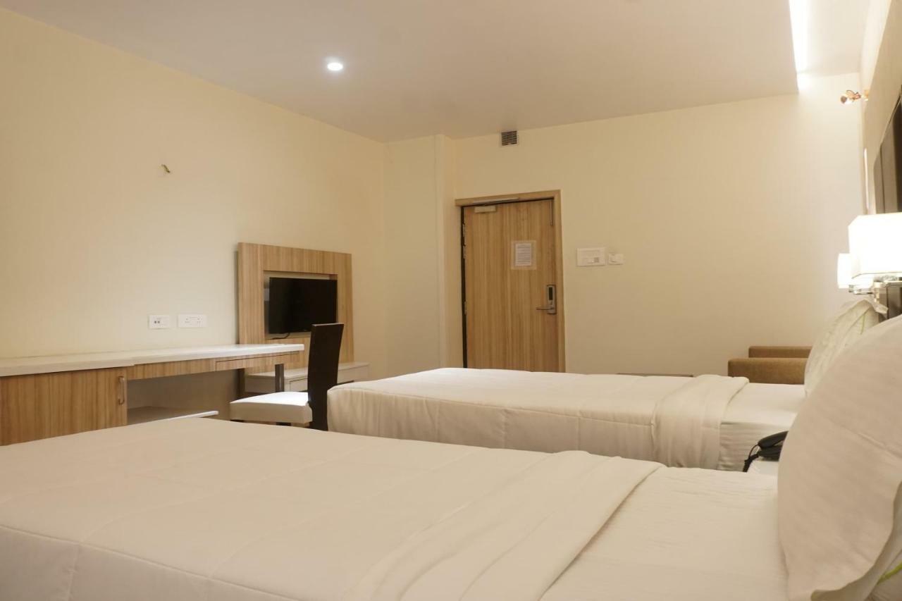 Palette Four Seasons Recreation Resort Jalgaon Buitenkant foto